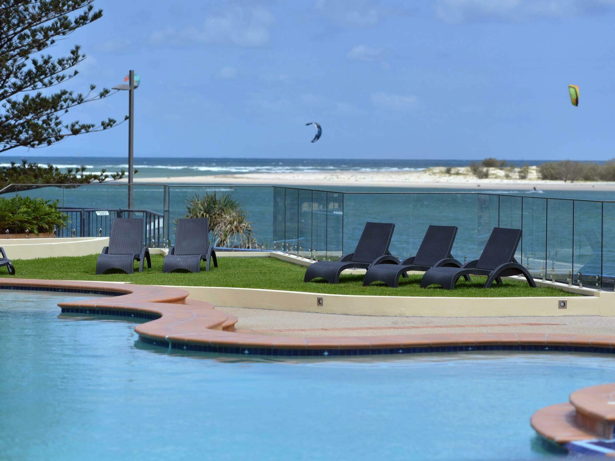 Breakfree Grand Pacific Aparthotel Caloundra Exterior photo